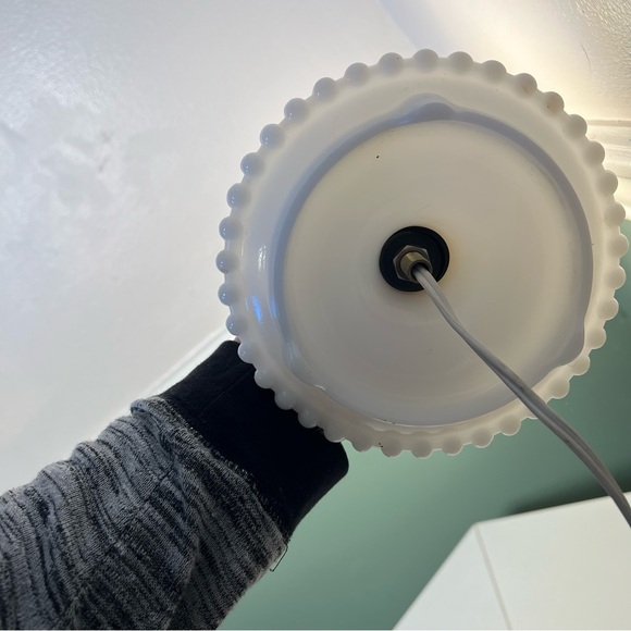 VTG Hobnail Milk Glass Electric Hurricane Parlor Table Boudoir Lamp - Picture 9 of 10